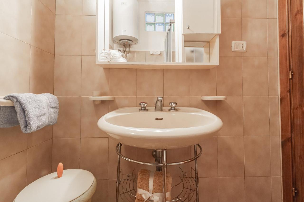 Relax Family House Al Mare Apartment Isola Rossa Exterior photo